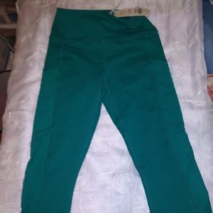 Mila high waisted pocket Capri Fabletics